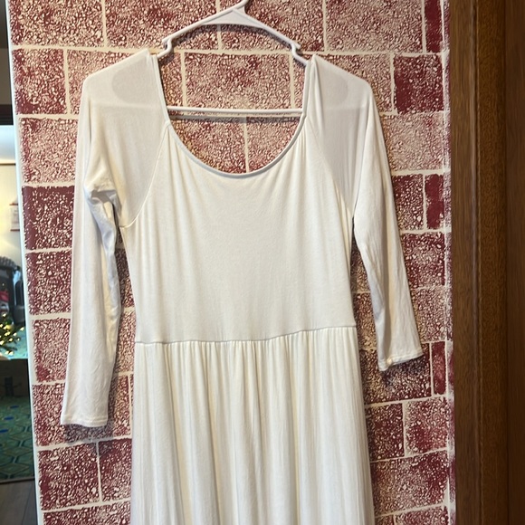 Pink Blush Long Sleeve Off-Shoulder White Maternity Dress - Picture 3 of 3